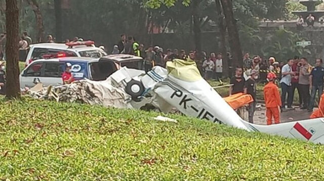 Pesawat Jatuh di BSD, Tangerang Selatan, Tiga Orang Tewas