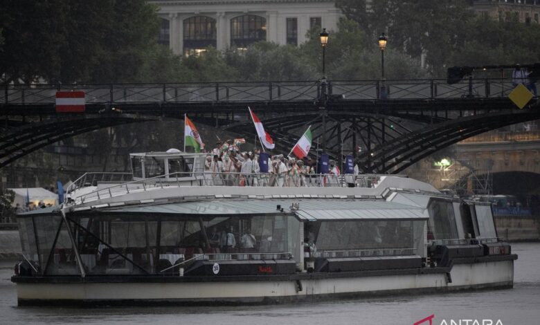 Olimpiade Paris dibuka dengan defile bersejarah