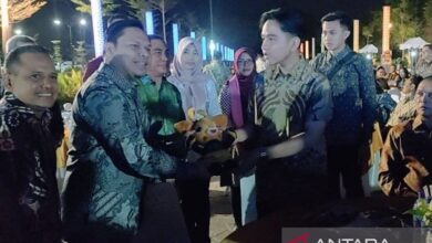 PWI anugerahi Gibran penghargaan pada Porwanas ke-XIV