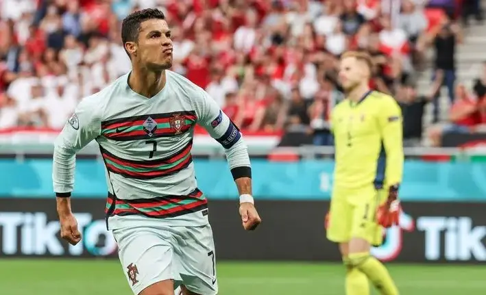 Magnet Uang, Cristiano Ronaldo Cuan Rp49 Miliar Sekali Bikin Postingan Instagram