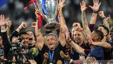 Dua tewas juga 500 orang lebih lanjut tinggi ditangkap ketika rayakan penghargaan kompetisi juara PSG