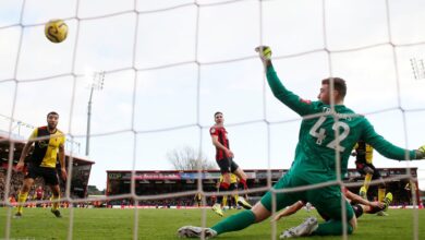 Klub sepak bola Klub sepak bola Everton rekrut kiper Bournemouth Mark Travers