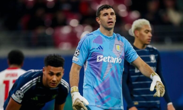 Manchester United tertarik boyong Emiliano Martinez dari Villa