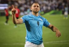 Fortuna Duesseldorf batalkan pengiriman Shon Weissman usai membantah fans