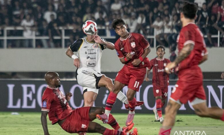 Pelatih Persija puji lapangan Stadion Manahan