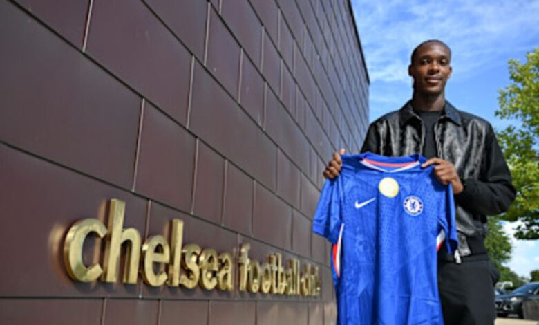 Chelsea resmi rekrut striker muda Emanuel Emegha dari Strasbourg