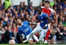 Banding Klub sepak bola Klub sepak bola Everton ditolak, Idrissa Gueye diskors tiga pertandingan