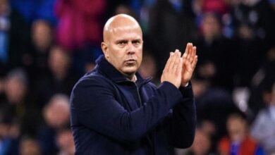 Arne Slot sebut Arsenal punya paket lengkap untuk juara