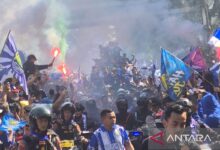 Banyak ribu Bobotoh padati Bandung rayakan triruntun peringkat Persib