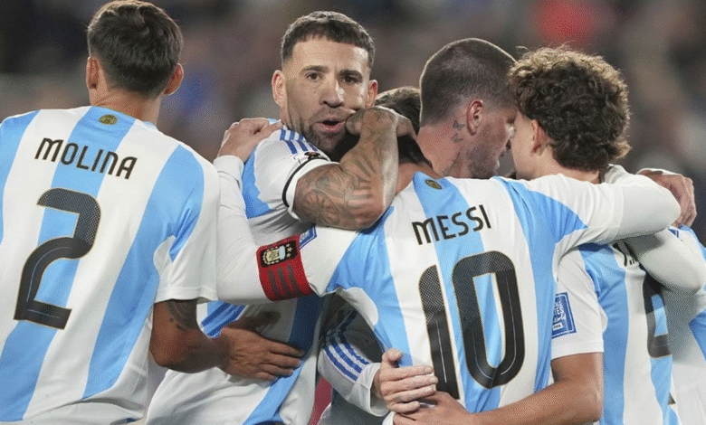 Timnas Argentina merayakan gol Lionel Messi ke gawang Venezuela