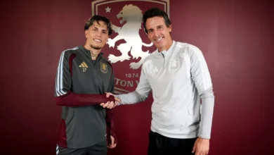 Alejandro Garnacho resmi meninggalkan Chelsea setelah hanya semusim membela klub asal London tersebut. Winger Argentina itu bergabung dengan Aston Villa dengan status pinjaman hingga akhir musim 2026/27.