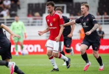 Manchester United menelan kekalahan di laga uji coba pertama mereka jelang musim 2026/2027. Berhadapan dengan Wrexham, Setan Merah tumbang dengan skor tipis 0-1.