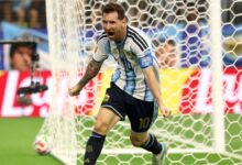 Lionel Messi kembali berada di ambang pencapaian luar biasa dalam kariernya. Setelah membawa Argentina melaju ke final Piala Dunia 2026, kapten La Albiceleste kini berpeluang menutup turnamen dengan tiga penghargaan paling prestisius sekaligus.