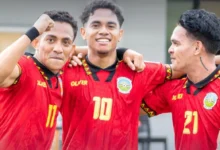 Timnas Timor Leste memastikan tetap menggunakan Thailand sebagai kandang pada fase grup Piala AFF 2026. Namun, The Rising Sun memutuskan memilih venue pertandingan kandang mereka di Thailand. Duel melawan Timnas Indonesia akan digelar di Chonburi Stadium.
