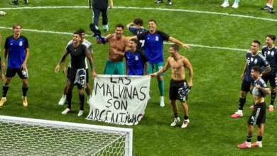 Argentina sukses melaju ke final Piala Dunia 2026 setelah mengalahkan Inggris 2-1 pada babak semifinal di Atlanta. Namun, selebrasi La Albiceleste justru memunculkan kontroversi di luar lapangan.
