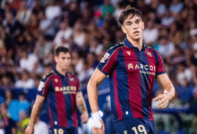 Real Madrid resmi memperkuat lini serang dengan merekrut Carlos Espi dari Levante. Los Blancos menebus klausul pelepasan sang striker senilai 25 juta euro dan mengikatnya dengan kontrak lima tahun.