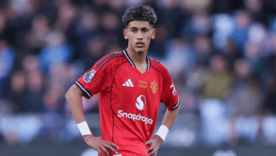 Manchester United kembali memperlihatkan keberanian memberi kesempatan kepada pemain akademi pada pramusim 2026. Kali ini, sorotan tertuju kepada JJ Gabriel yang menjalani debut bersama tim senior saat menghadapi Atletico Madrid di Stockholm.