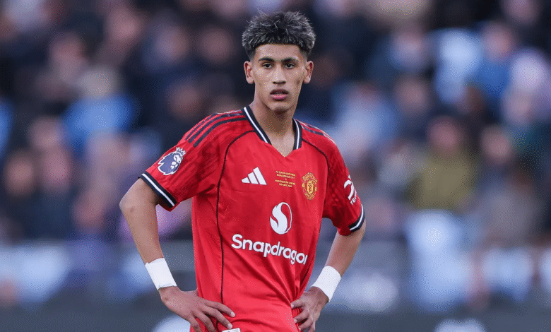 Manchester United kembali memperlihatkan keberanian memberi kesempatan kepada pemain akademi pada pramusim 2026. Kali ini, sorotan tertuju kepada JJ Gabriel yang menjalani debut bersama tim senior saat menghadapi Atletico Madrid di Stockholm.