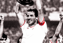 Duka masih menyelimuti keluarga besar AC Milan setelah wafatnya Franco Baresi pada usia 66 tahun. Ucapan belasungkawa terus mengalir dari berbagai kalangan, termasuk para pendukung Rossoneri yang ingin warisan sang legenda terus dikenang.
