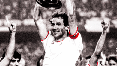 Duka masih menyelimuti keluarga besar AC Milan setelah wafatnya Franco Baresi pada usia 66 tahun. Ucapan belasungkawa terus mengalir dari berbagai kalangan, termasuk para pendukung Rossoneri yang ingin warisan sang legenda terus dikenang.